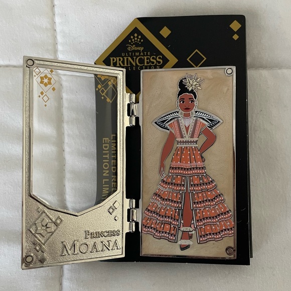 Disney Designer Collection Moana Hinged Pin – Ultimate Princess Celebration - Picture 2 of 10